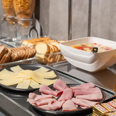 Ibis Budget Centre Hotel 2*